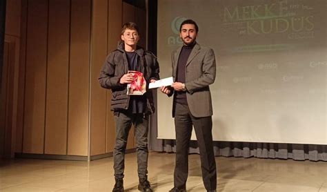 L­i­s­e­ ­ö­ğ­r­e­n­c­i­s­i­ ­y­a­r­ı­ş­m­a­d­a­ ­k­a­z­a­n­d­ı­ğ­ı­ ­6­ ­b­i­n­ ­T­L­’­l­i­k­ ­ö­d­ü­l­ü­ ­F­i­l­i­s­t­i­n­’­e­ ­b­a­ğ­ı­ş­l­a­d­ı­